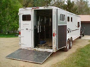 Horse trailer with ramp